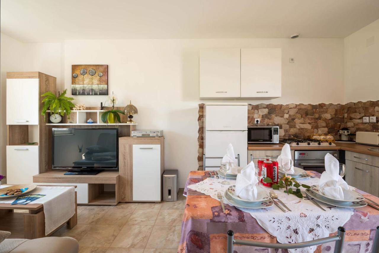 Apartment Radeki Glavica 112B Loborika ภายนอก รูปภาพ